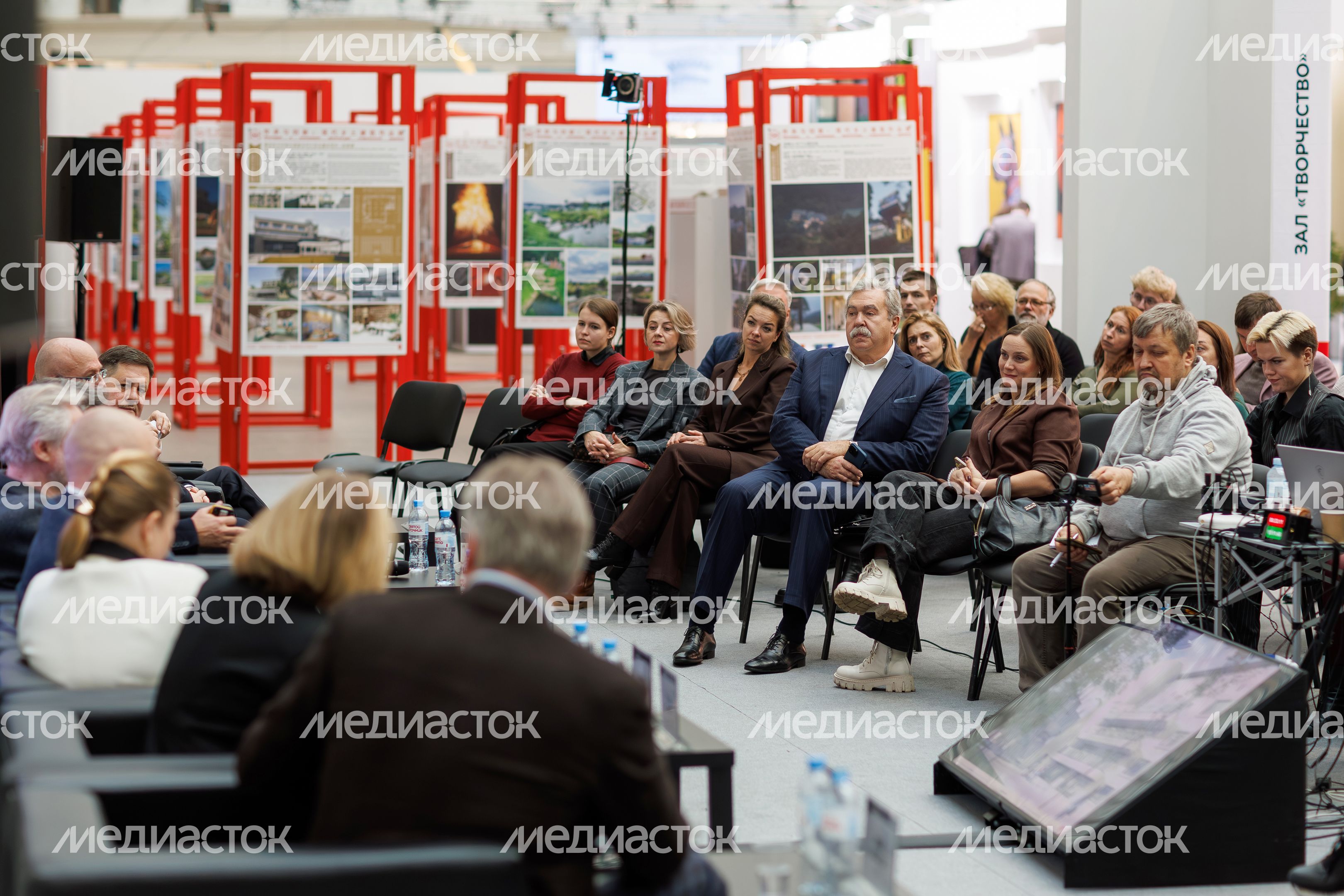 Круглый стол на деловой программе архитектурного фестиваля «Зодчество-2025» Круглый стол на деловой программе архитектурного фестиваля «Зодчество-2025»