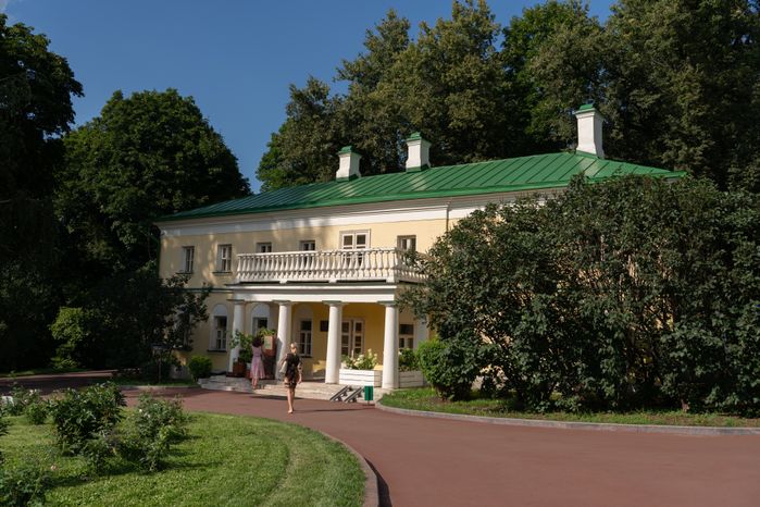 Выставка "Здесь Немирович" в музее-заповеднике "Горки Ленинские"