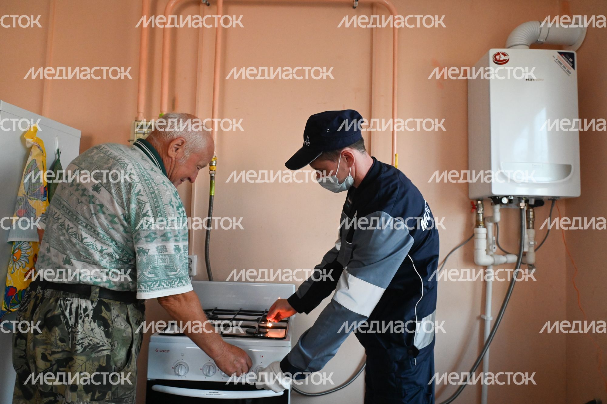 Проверка Губернатором Московской области установки спортивно-игровой площадки в деревне Львово