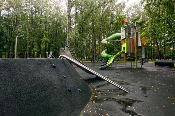 Детская площадка в городском парке культуры и отдыха Солнечногорска