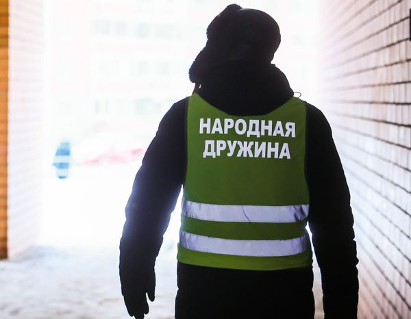 Народный дружинник проводит обход территории