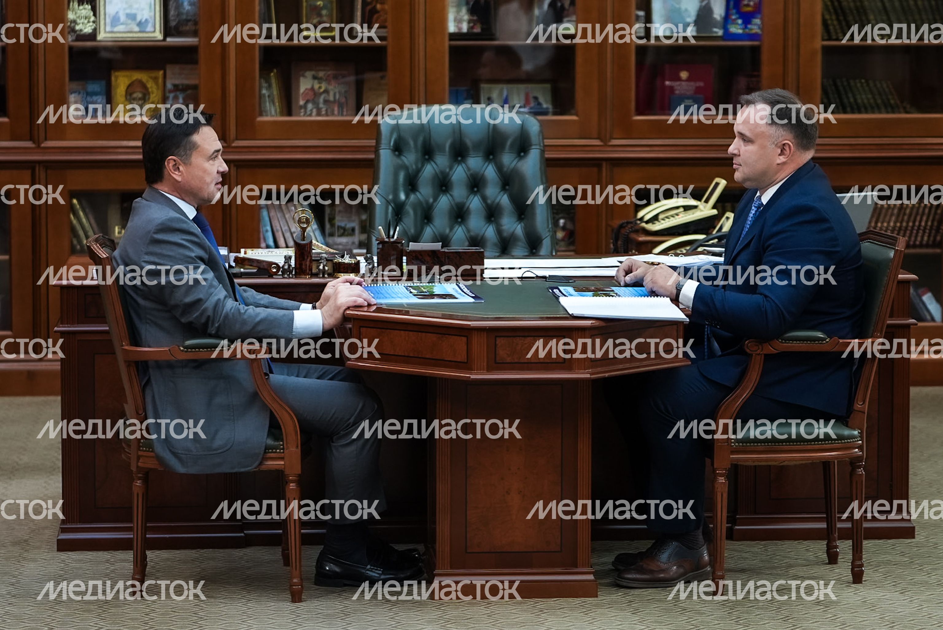 Андрей Воробьев обсудил развитие Власихи с главой ЗАТО Германом Потапчуком Андрей Воробьев обсудил развитие Власихи с главой ЗАТО Германом Потапчуком