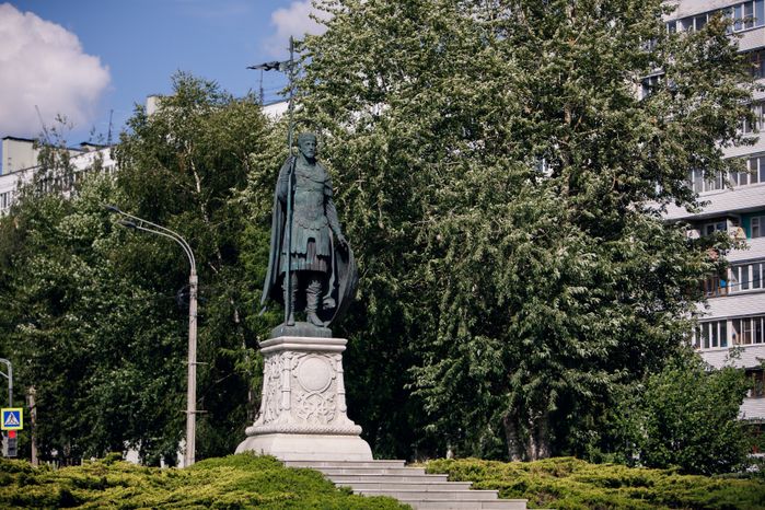 Дмитров. Памятник Дмитрию Солунскому