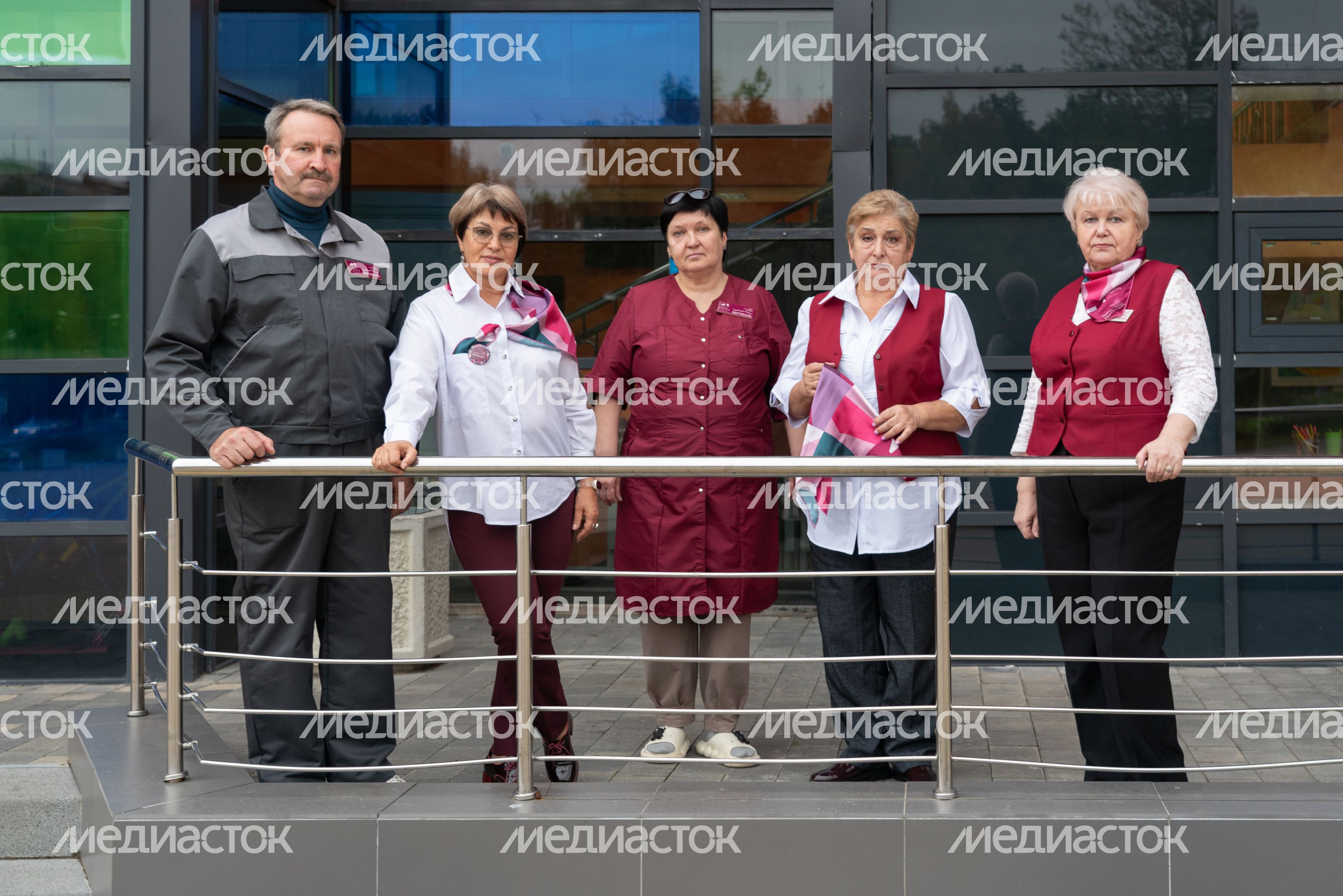 Сотрудники Центра культурного развития «Вертикаль» в Пущино в униформе Сотрудники Центра культурного развития «Вертикаль» в Пущино в униформе