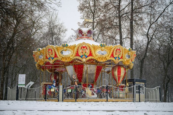 Карусель в парке усадьбы Кривякино в Воскресенске
