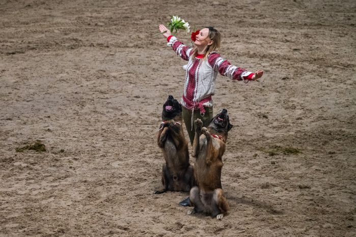 Конное представление «Наша весна! Наша Победа!» в парке «Патриот»