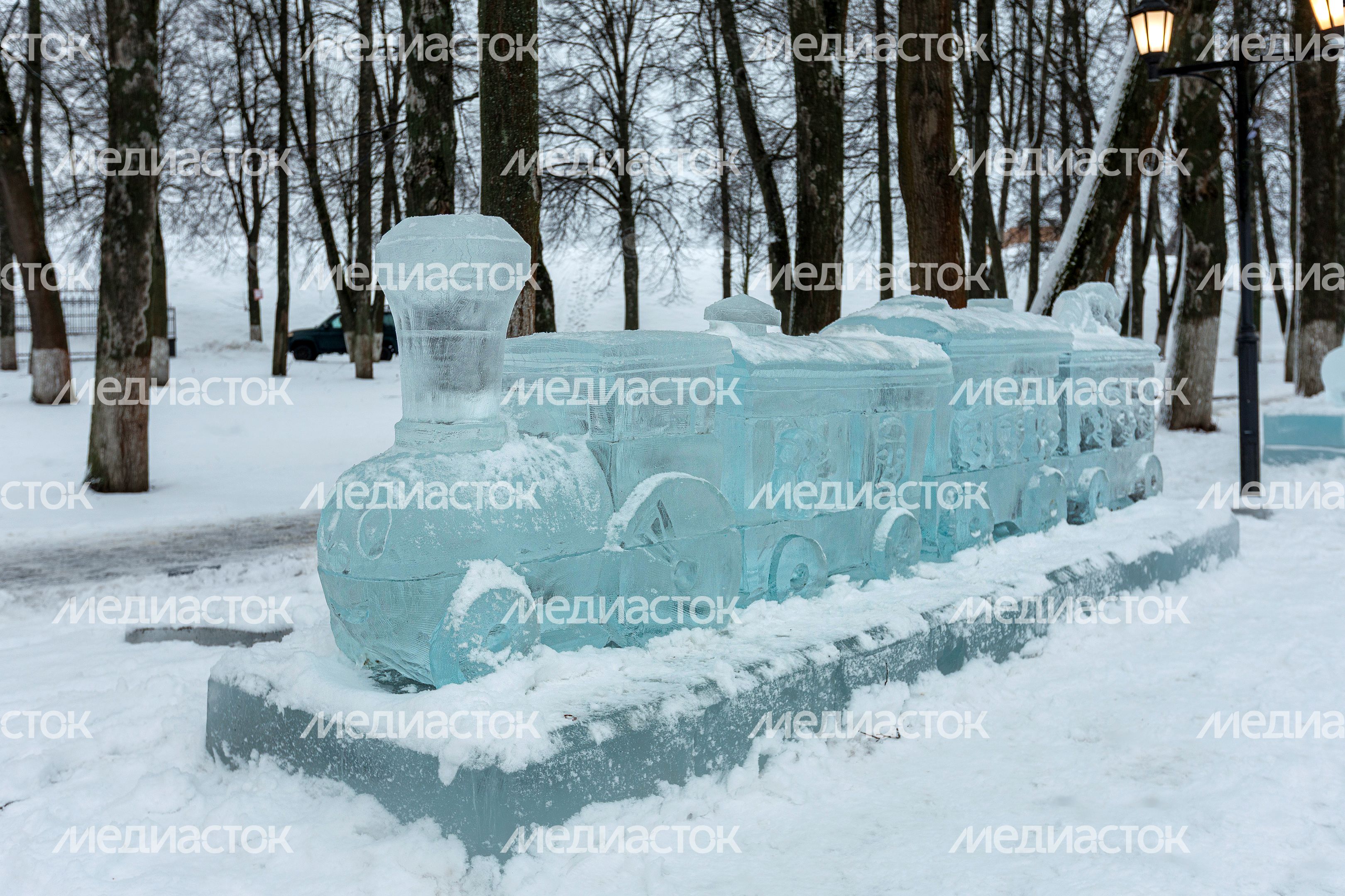 Ледяной городок на Исторической площади в Дмитрове