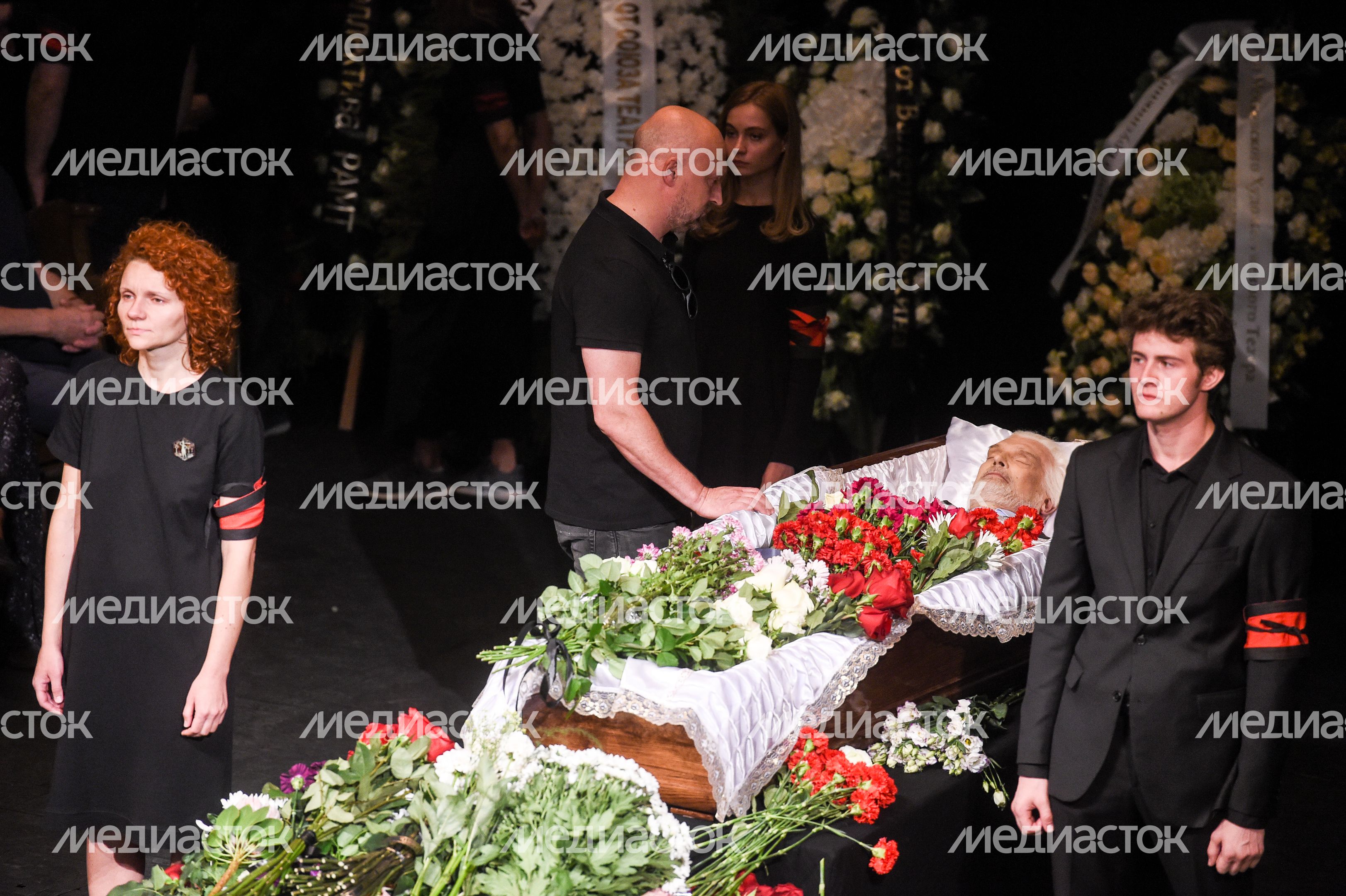 Церемония прощания с актером Дмитрием Брусникиным в Москве Церемония прощания с актером Дмитрием Брусникиным в Москве