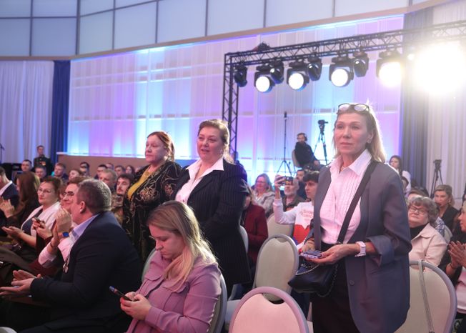 Награждение победителей XIII губернаторской премии "Мы рядом. Доброе дело"