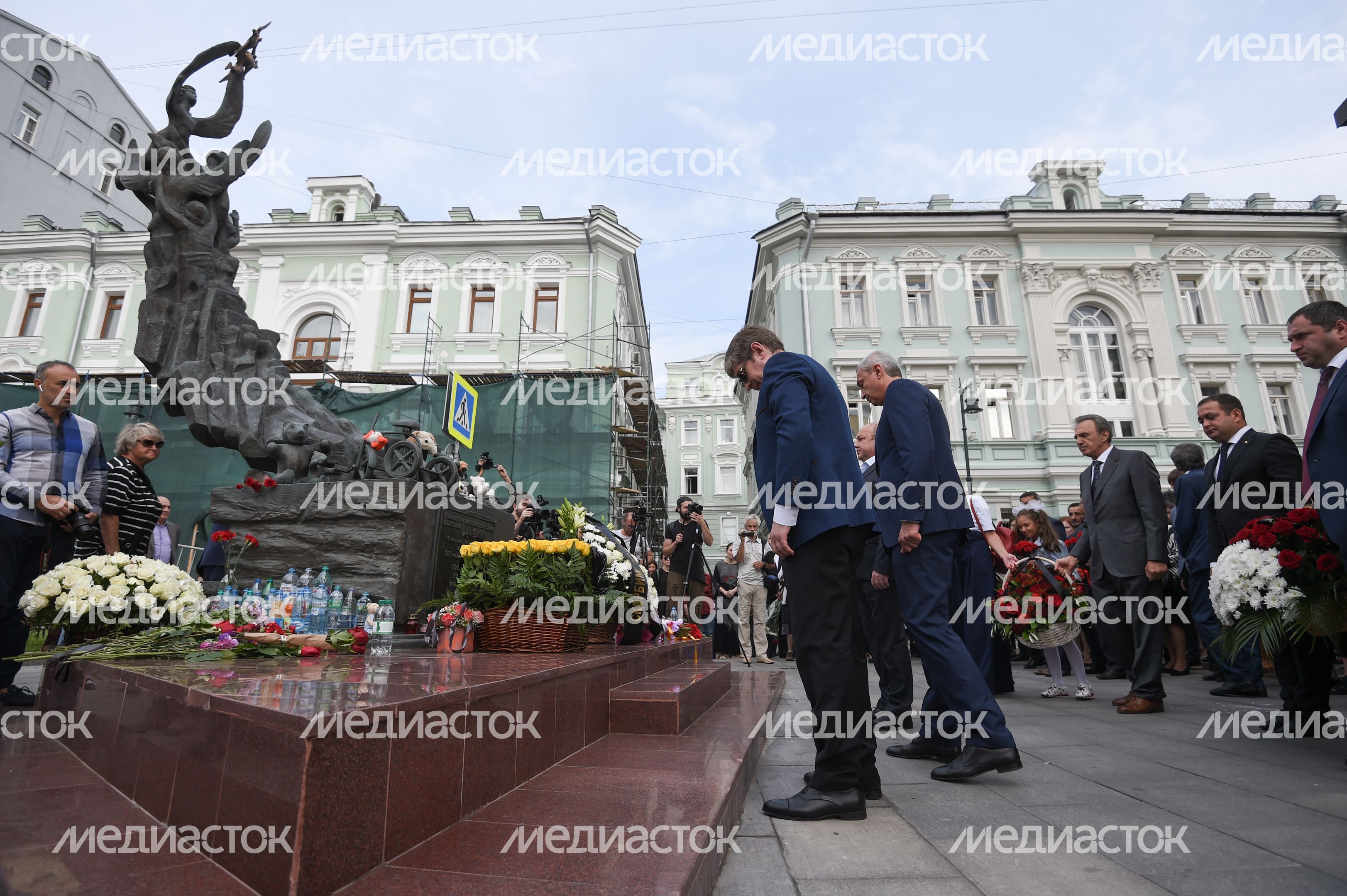 Митинг «Без слов» в память о жертвах трагедии в Беслане прошел в Москве Митинг «Без слов» в память о жертвах трагедии в Беслане прошел в Москве