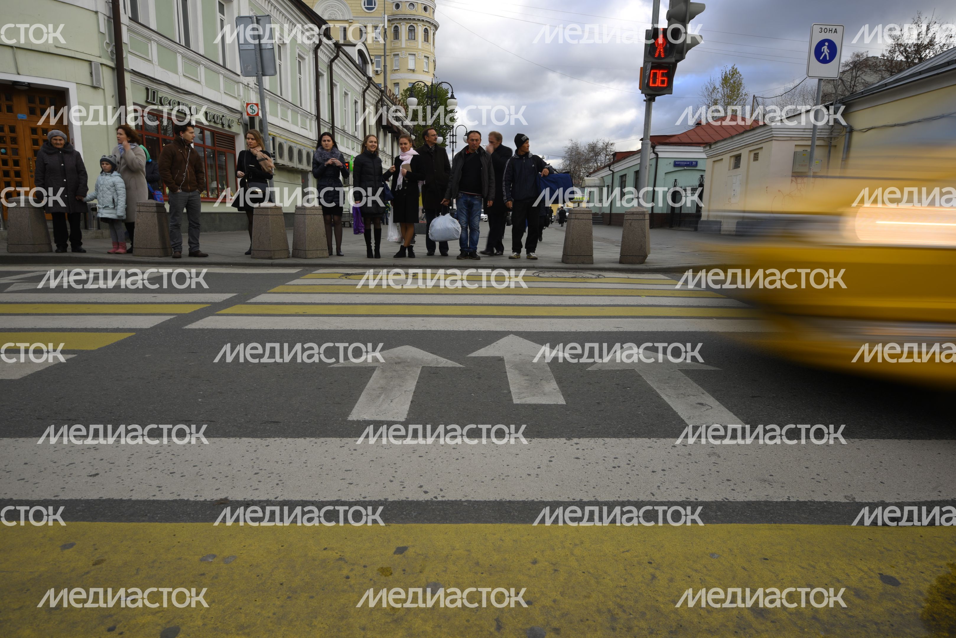 Двойной пешеходный переход на Пятницкой улице в Москве