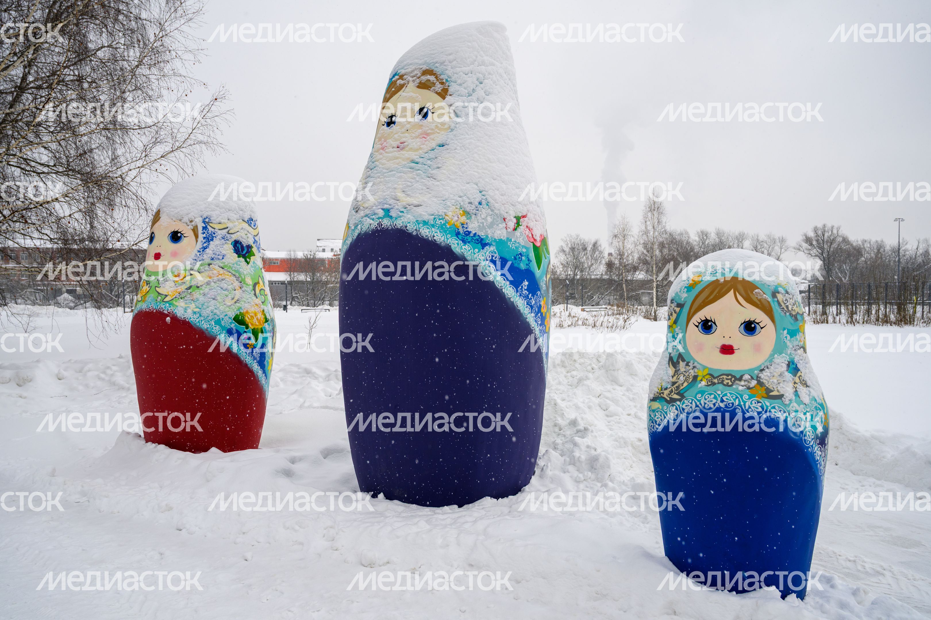 Матрешки в парке «Меленки» Павловского Посада зимой Матрешки в парке «Меленки» Павловского Посада зимой