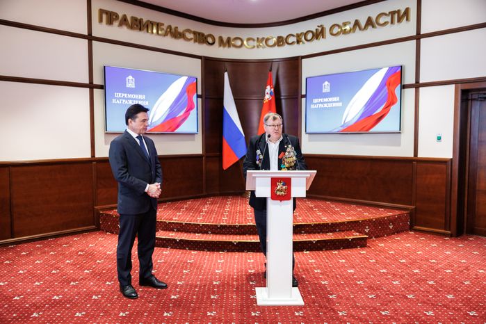 Андрей Воробьев вручил бойцам подразделения БАРС медали "За храбрость" II степени
