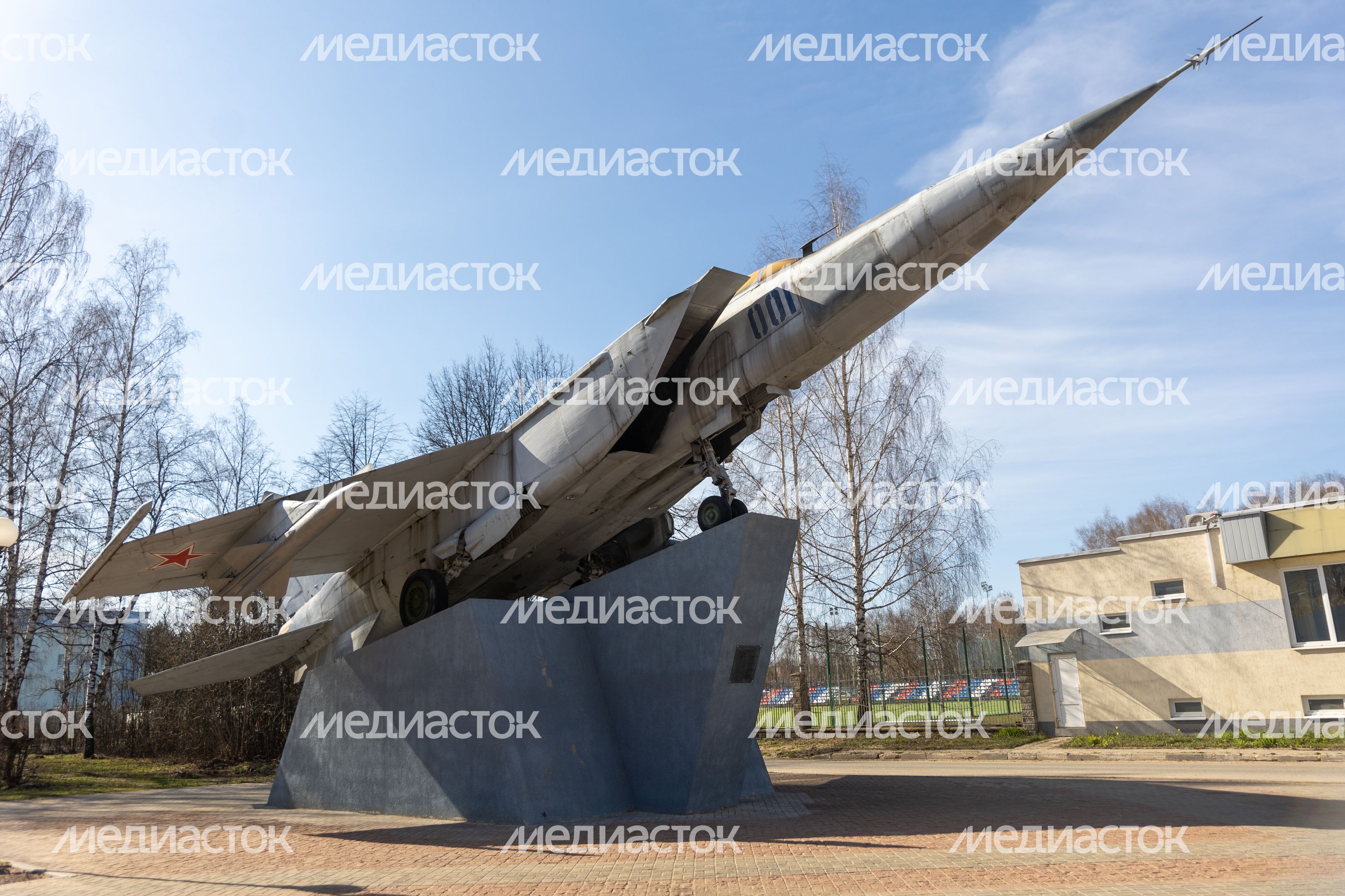 Памятник самолету Миг-25