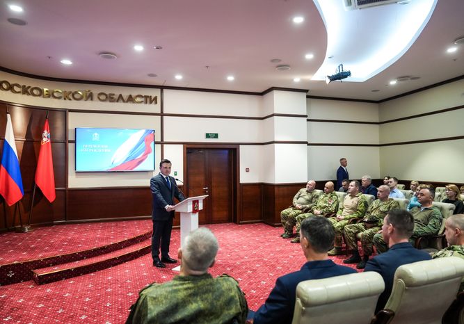 Андрей Воробьев вручил награды бойцам подразделений БАРС