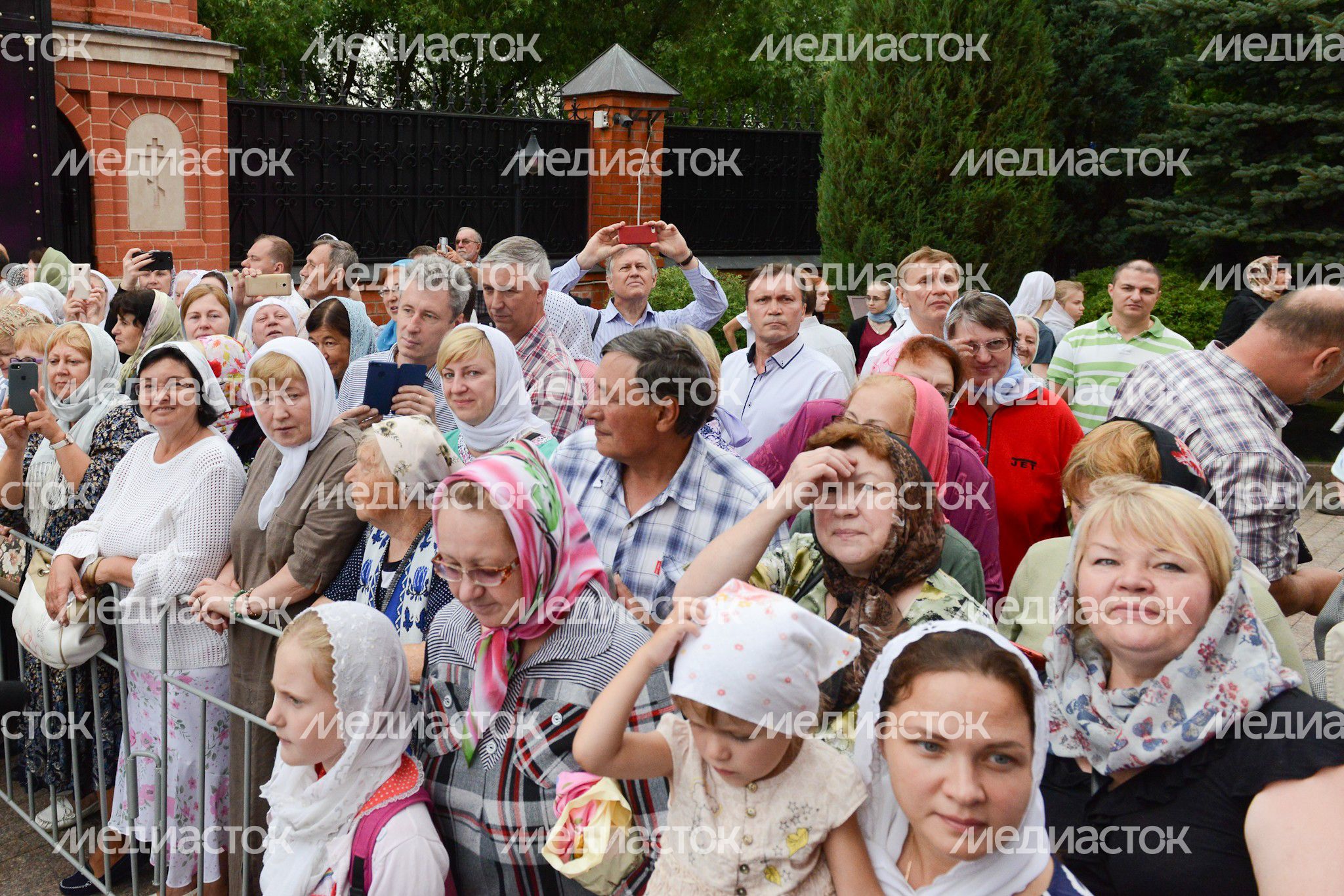 Литургия, посвященная празднованию 20-летия возрождения подворья Покровского женского монастыря