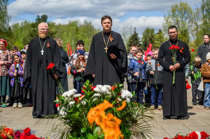 Патриотическая акция "Вахта Памяти" у Мемориала Славы в Королеве