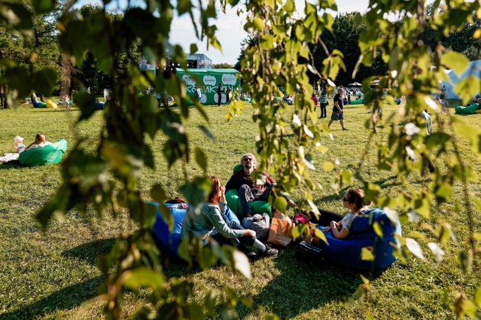 Отдых на поляне на фестивале «Каникулы» в музее-заповеднике «Горки Ленинские» Ленинского округа