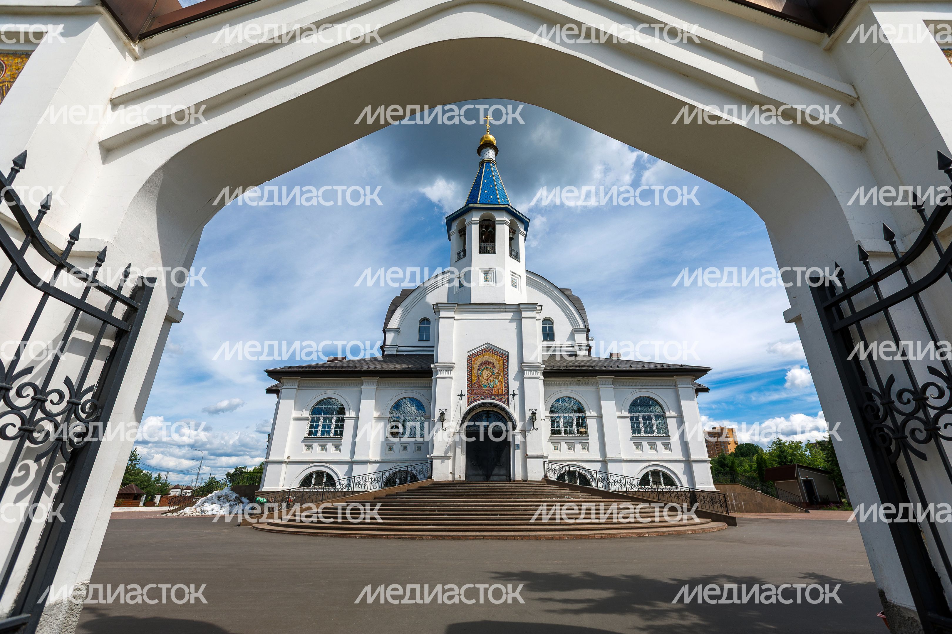 Церковь Казанской иконы Божией матери в Центральном парке Реутова Церковь Казанской иконы Божией матери в Центральном парке Реутова