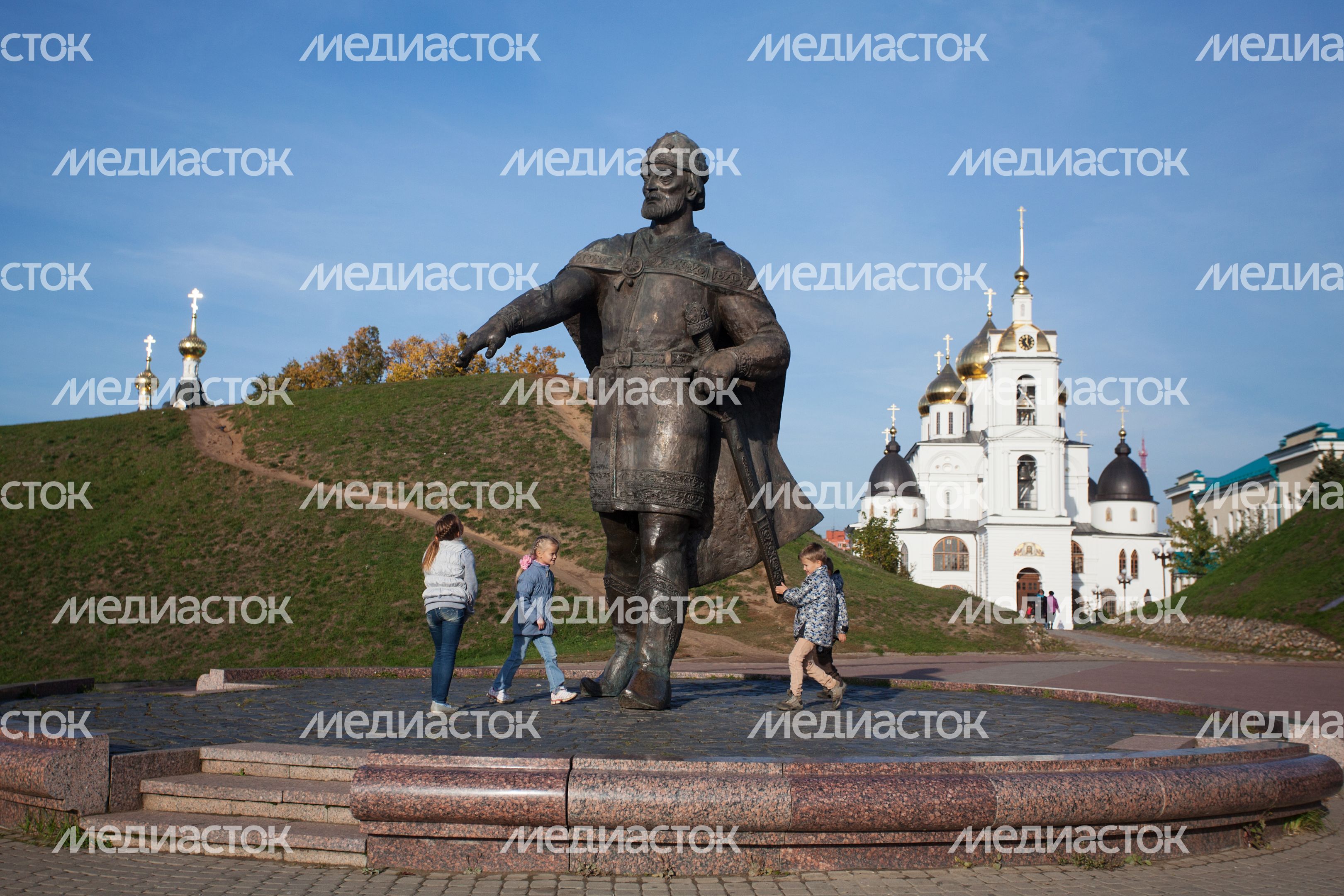 Памятник Юрию Долгорукому в Дмитрове Памятник Юрию Долгорукому в Дмитрове