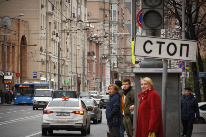 Повседневная жизнь города в Москве осенью