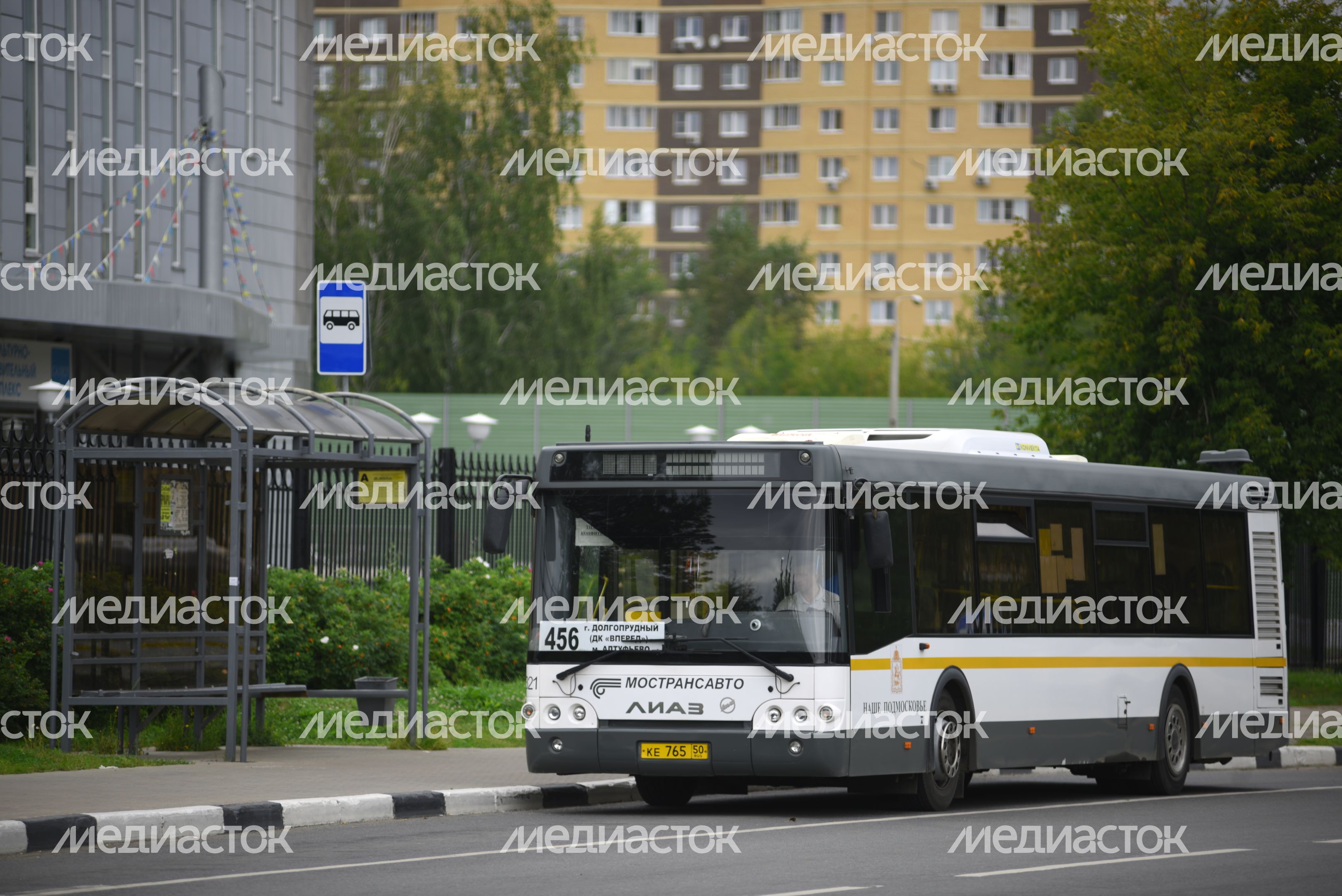 Автобус на одной из улиц Долгопрудного
