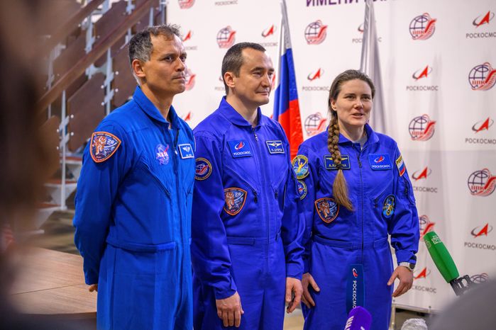 Экипаж космонавтов МКС-75 А. Менон, П. Дубров и А. Кикина на комплексной тренировке в Звездном городке