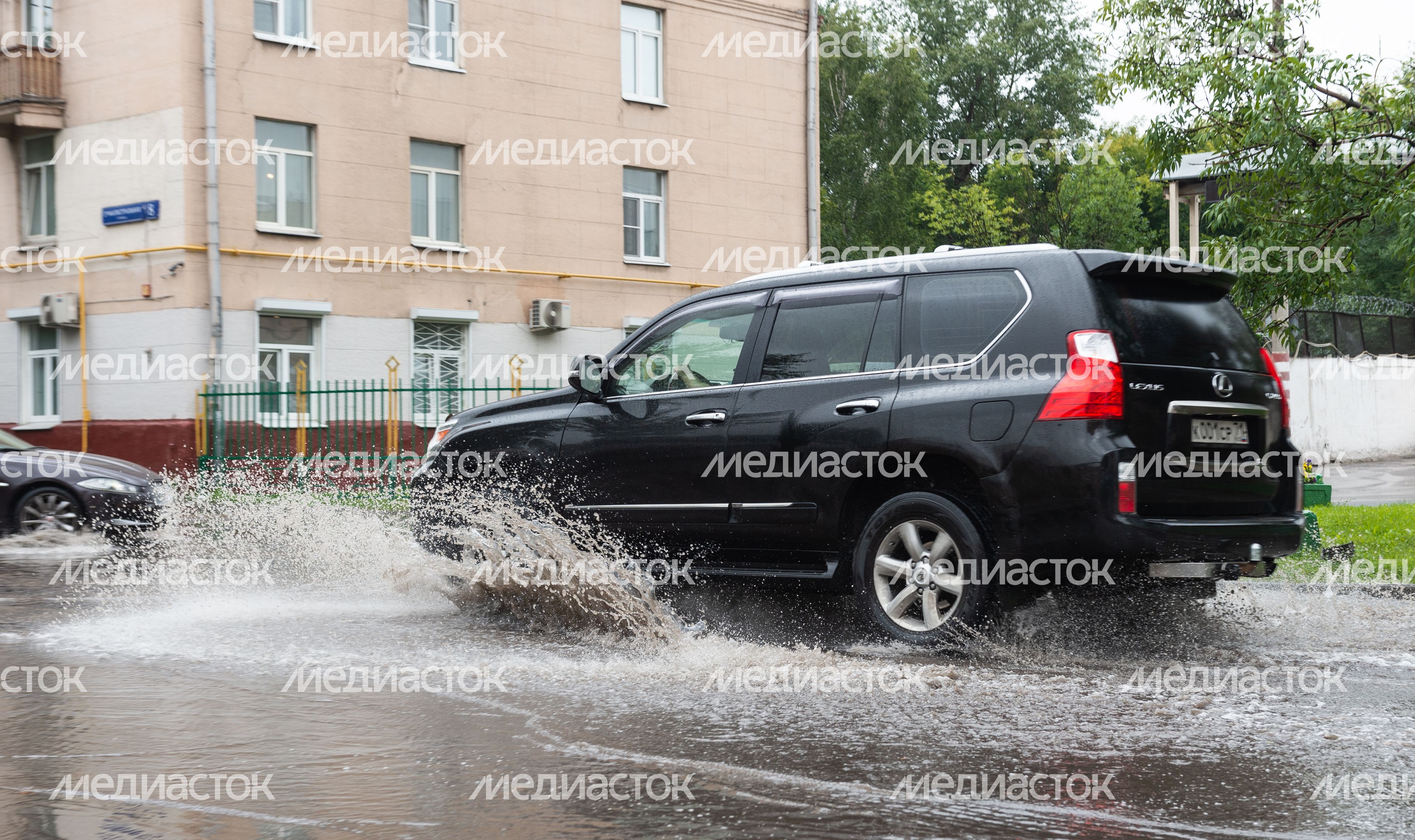 Проливной дождь в Москве Проливной дождь в Москве
