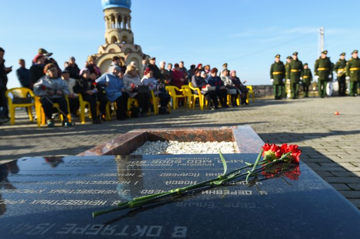Открытие после реставрации воинского мемориала в деревне Ельня в Подмосковье