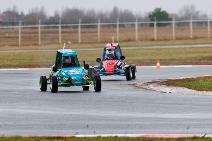 Детский заезд на мини-багги на гоночной трассе ADM Raceway в Мячково
