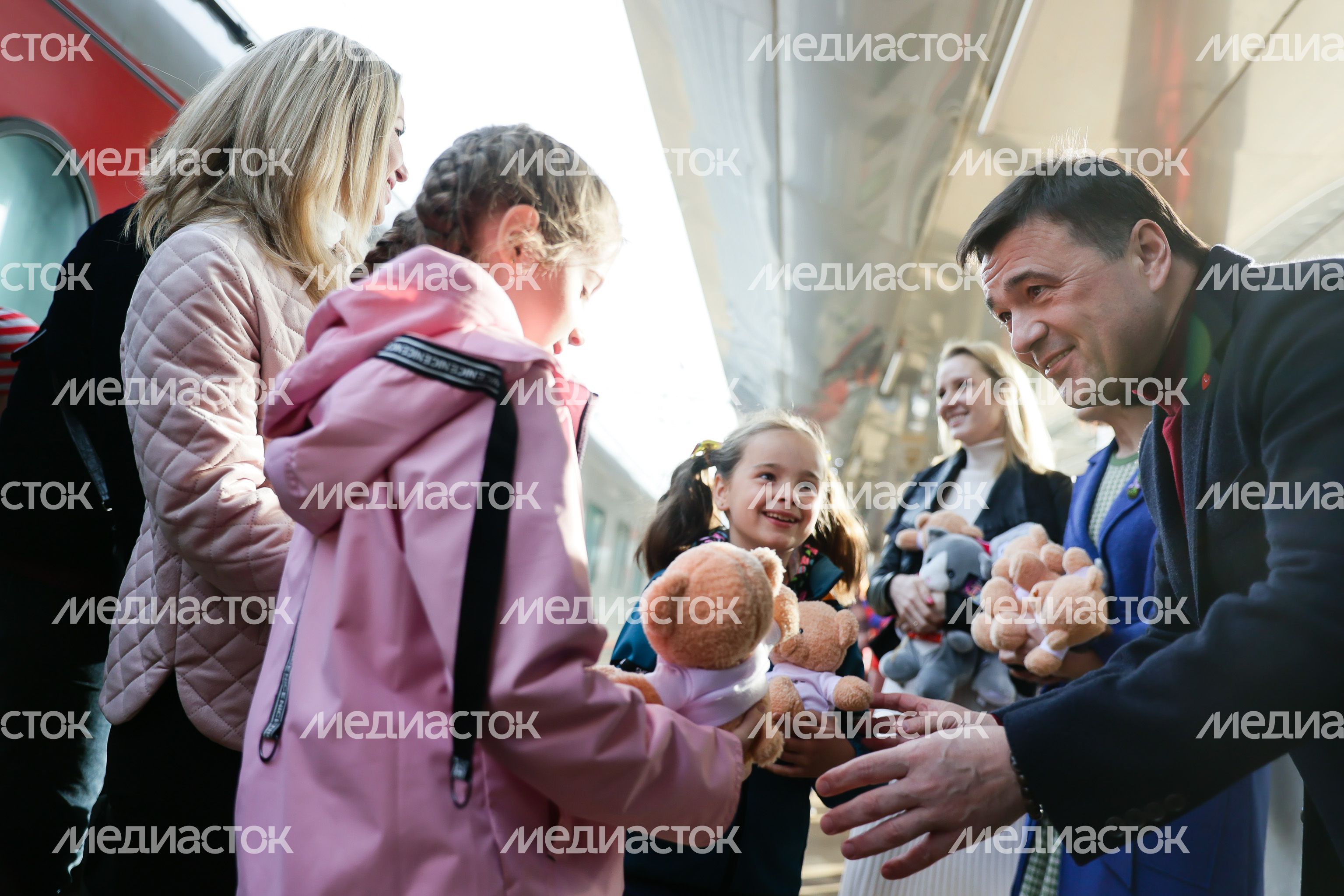 Встреча губернатором Подмосковья детей-сирот из ДНР