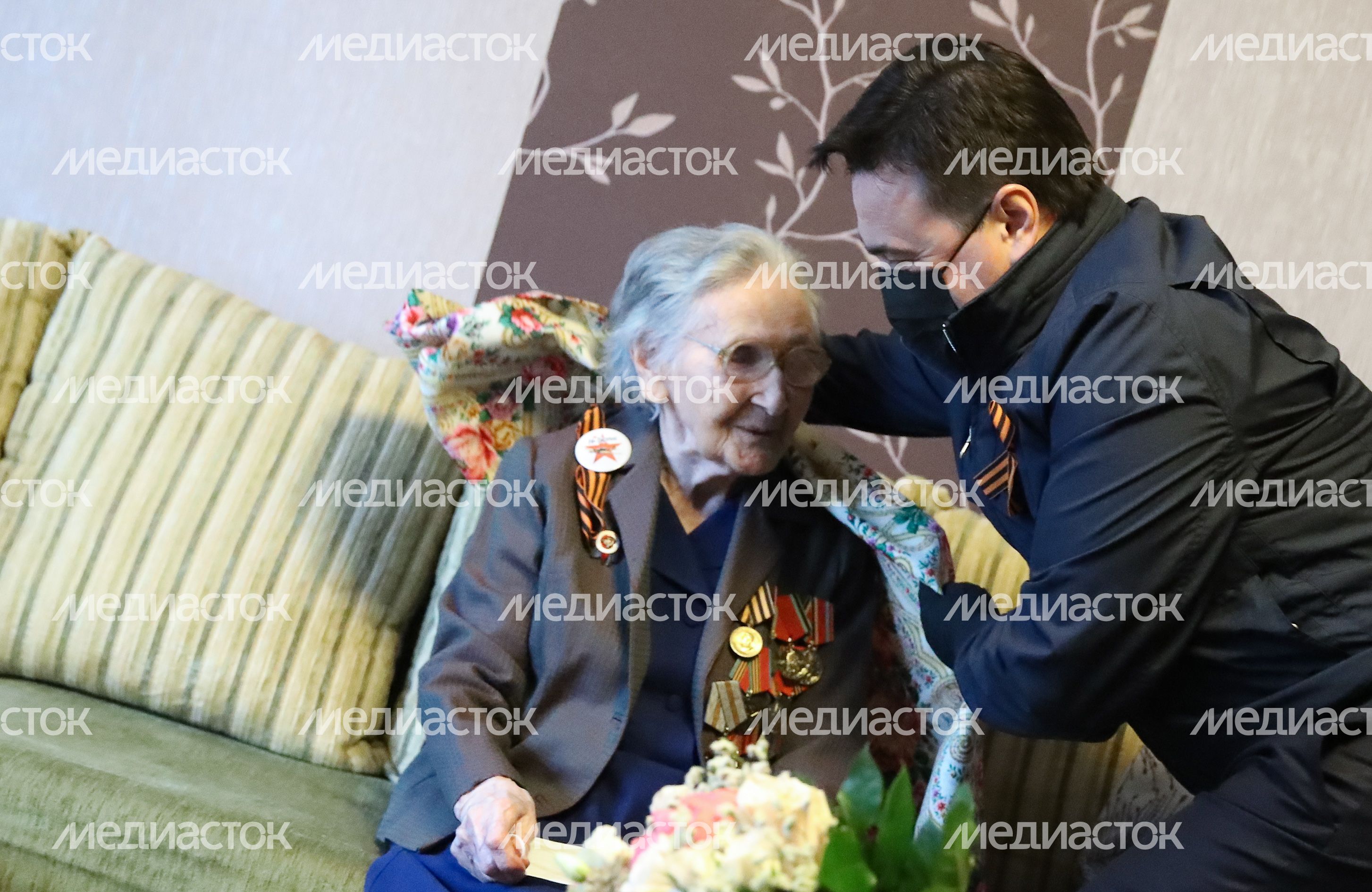 Поздравление губернатором Подмосковья ветерана Великой Отечественной войны Веры Андреевны Книр с Днем Победы