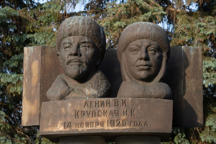 Ярополец Бюст Ленина и Крупской