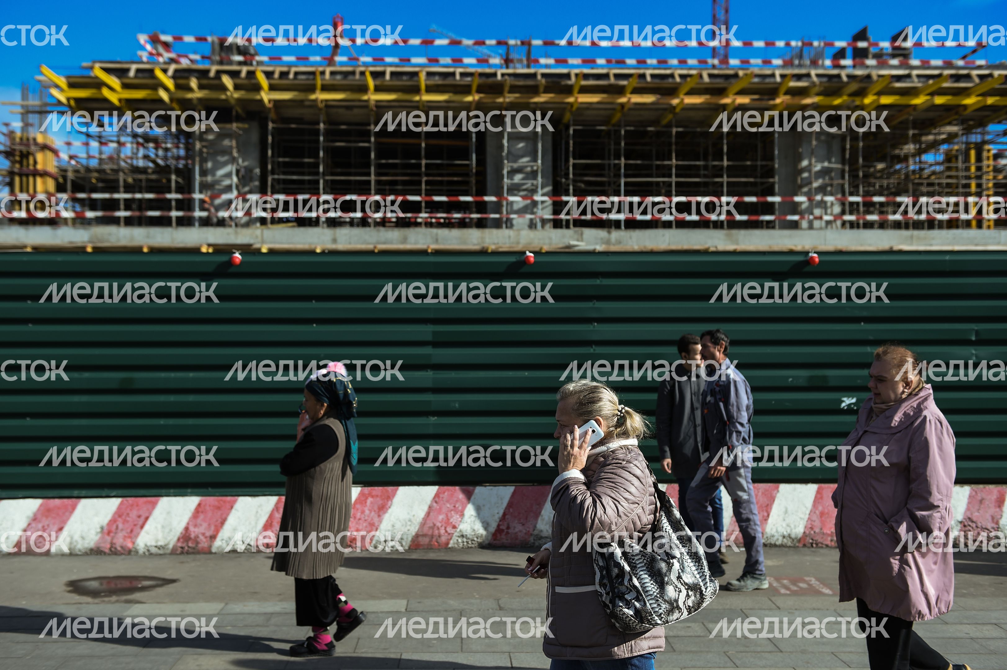 Пенсионеры на улицах Москвы