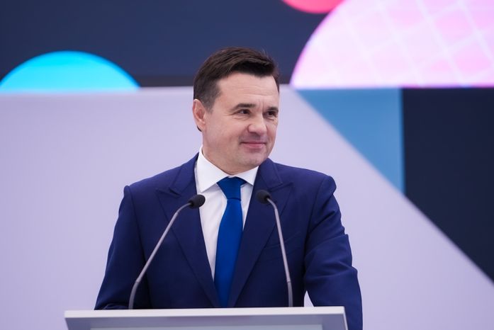 Андрей Воробьев наградил лучшие школы Подмосковья