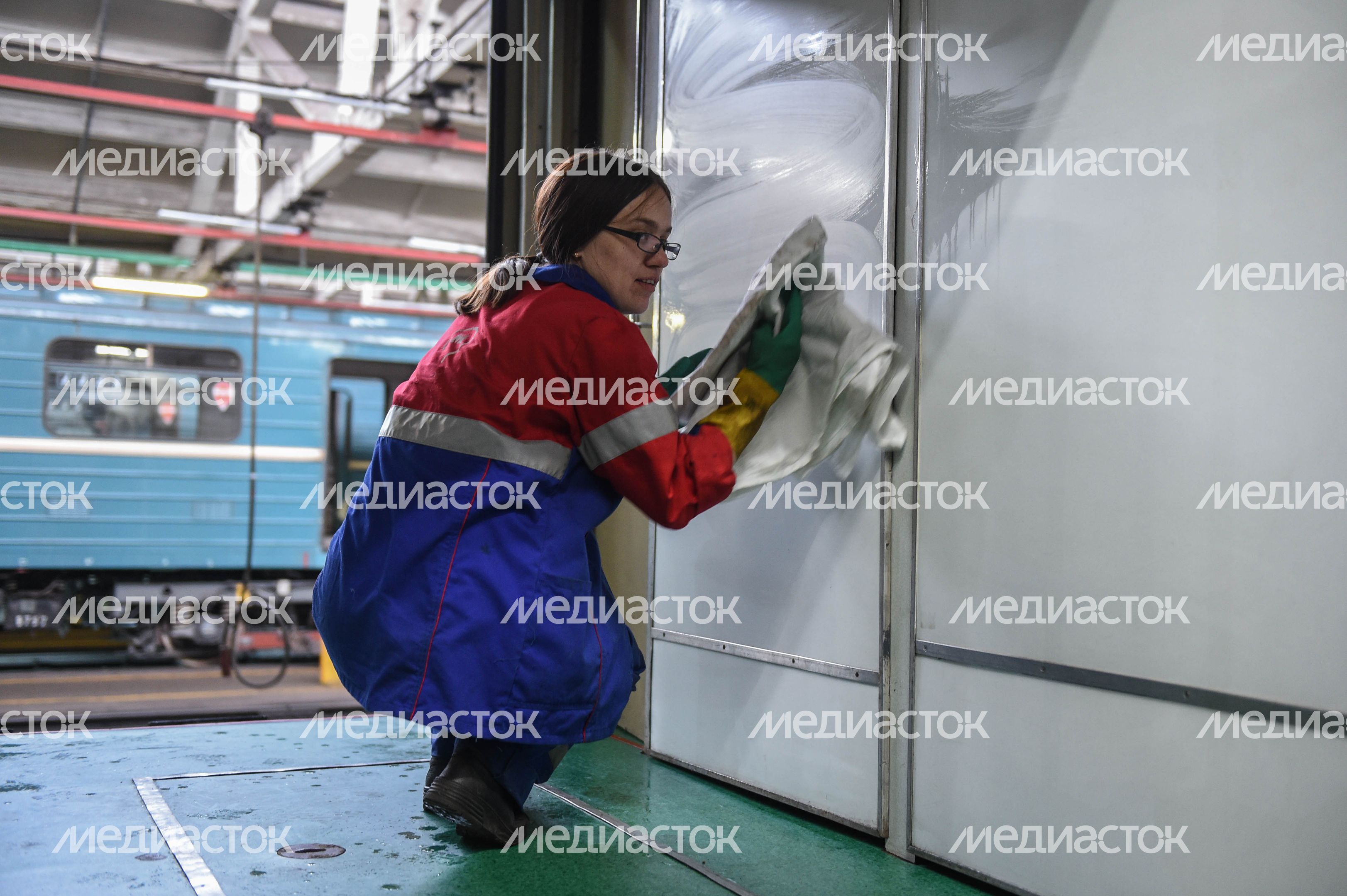 Кварцевание и мытье вагонов метро