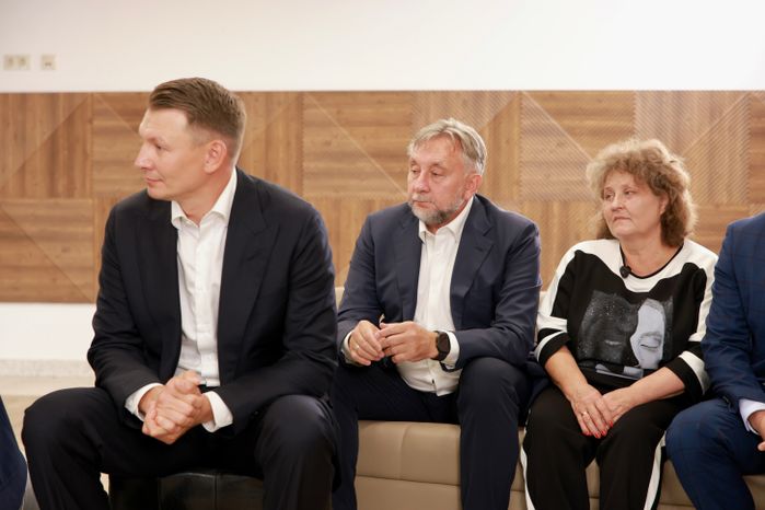 Сенатор А. Двойных и депутат Мособлдумы О. Жолобов на встрече с жителями Домодедово