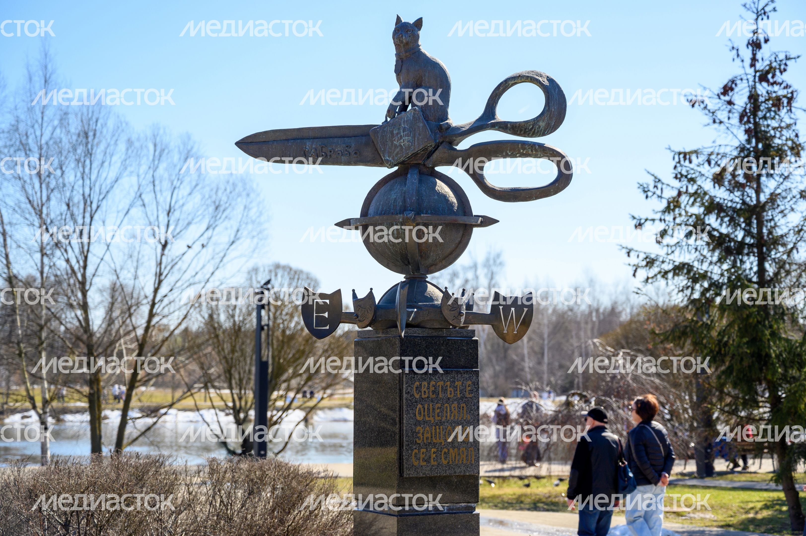 Жанровая скульптура «Габровская кошка» в парке Мира города Мытищи Жанровая скульптура «Габровская кошка» в парке Мира города Мытищи