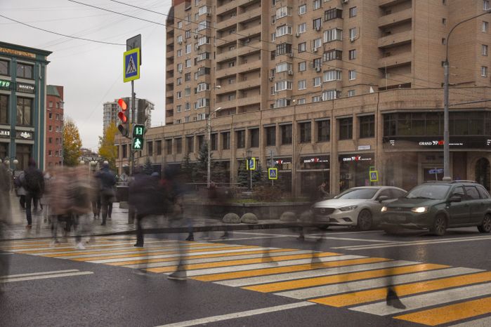 Повседневная жизнь города в Москве осенью