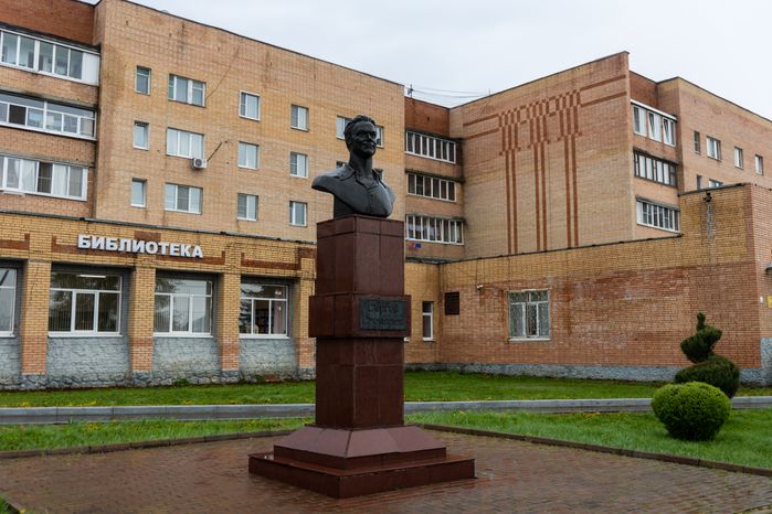 Памятник Сергею Столярову