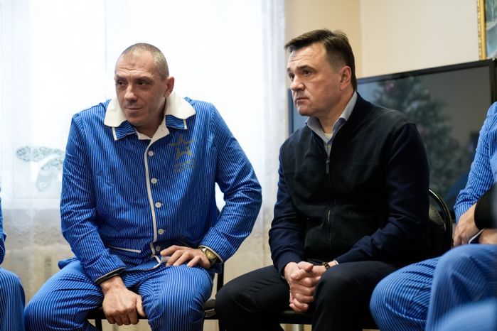 Андрей Воробьев навестил бойцов в военном госпитале под Солнечногорском