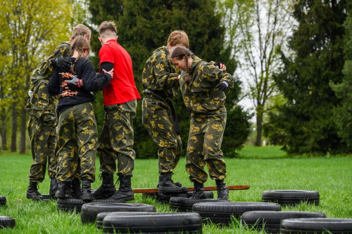 Военно-патриотическая игра «Юнармия, вперед!», посвященная Дню Победы, в Горках Ленинских