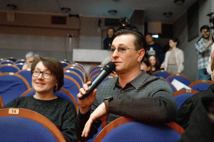 Репетиция инклюзивного спектакля «Голубое и зеленое» в Московском Губернском театре