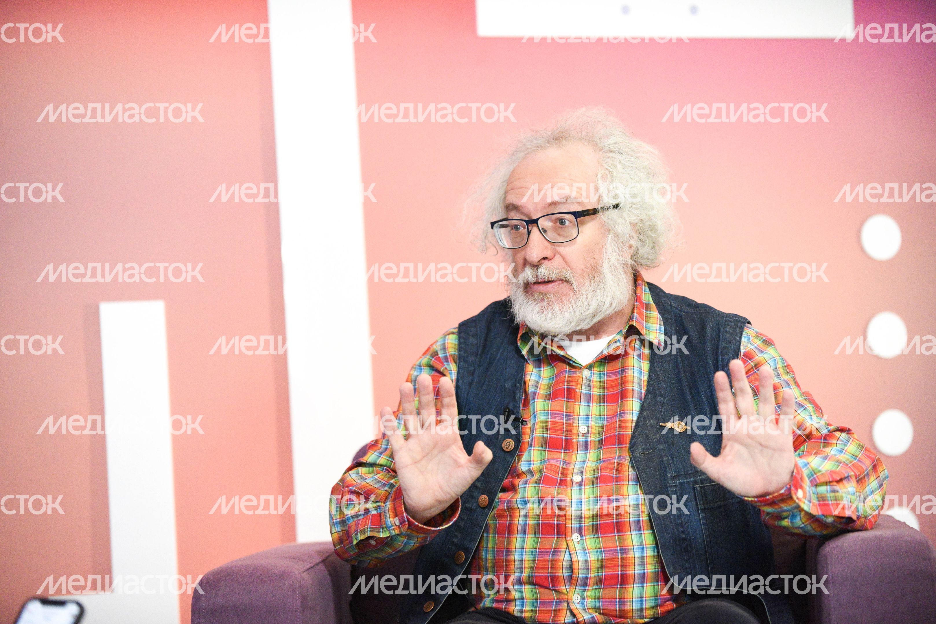 Интервью с журналистами перед церемонией вручения премии «Медиана».