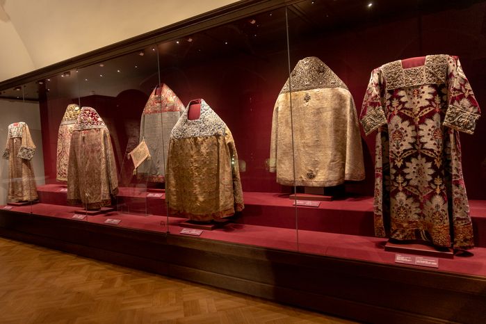 Ризница. Экспозиция Реликвия и сокровища Троице-Сергиева монастыря XI-XVII веков