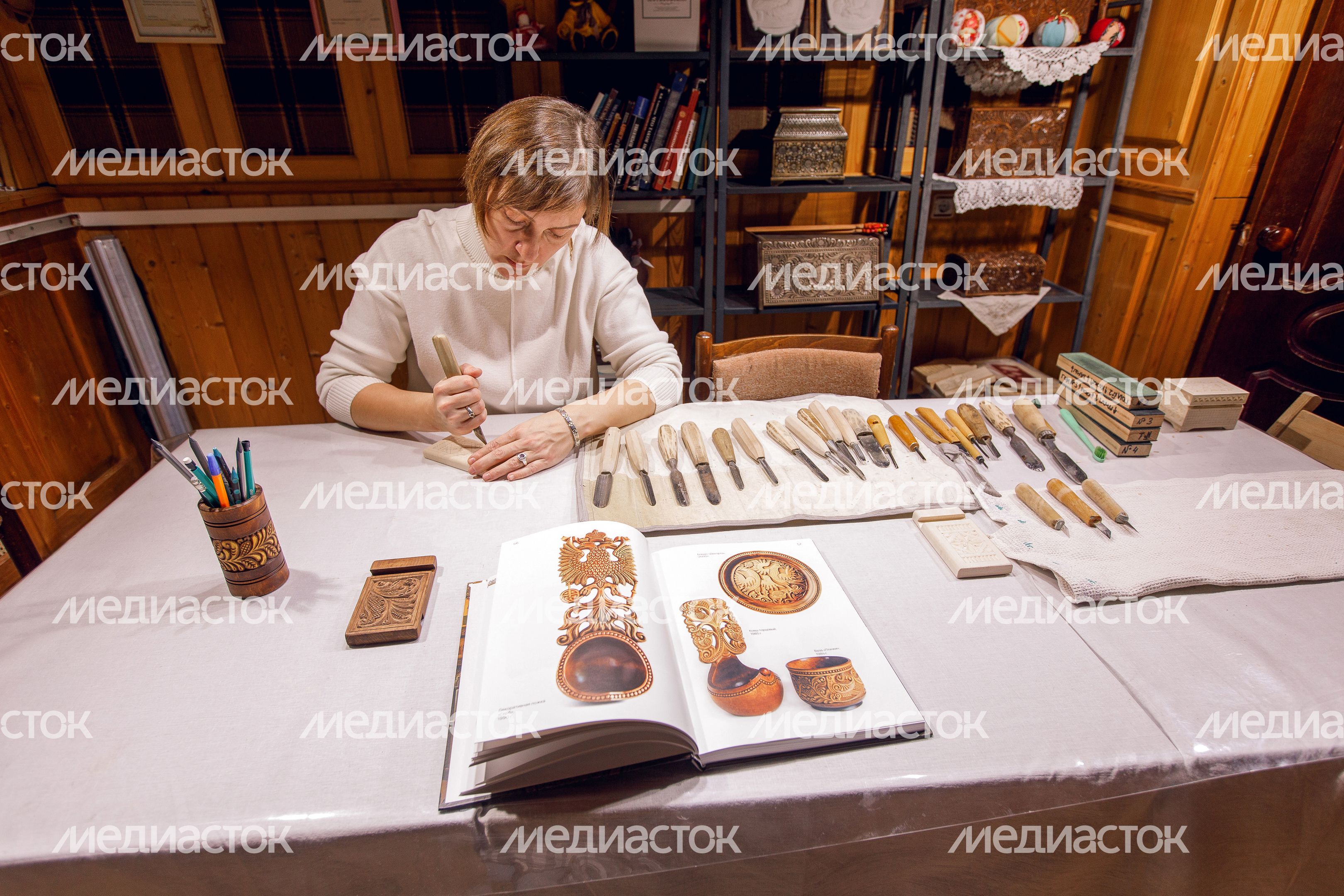 Мастерская абрамцево-кудринской резьбы в Хотьково продолжает народные промыслы Подмосковья