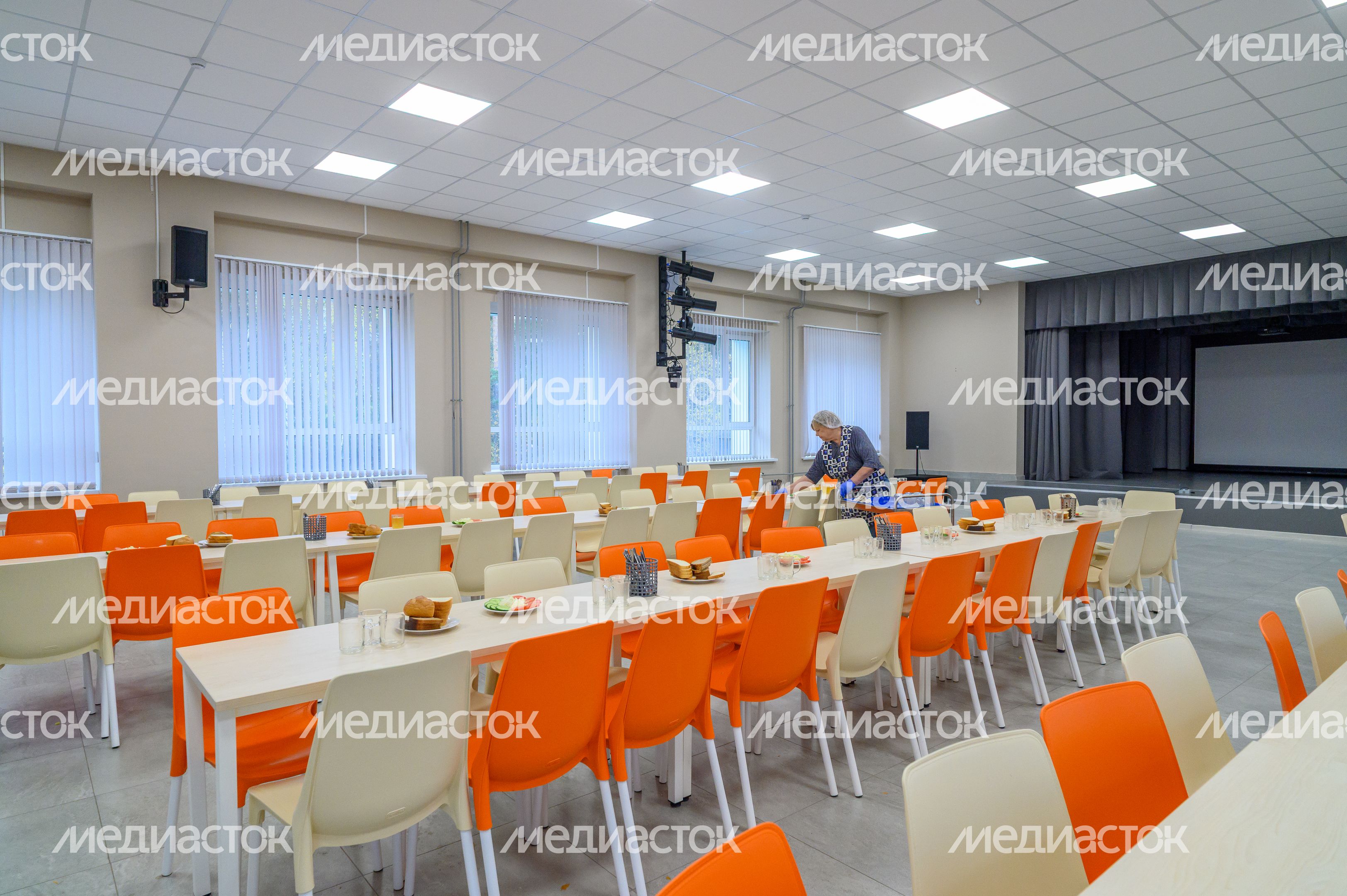 Столовая основного здания Центра образования №1 в Красноармейске после капитального ремонта Столовая основного здания Центра образования №1 в Красноармейске после капитального ремонта