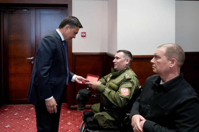 Андрей Воробьев вручил ключи от автомобилей ветеранам СВО и семьям погибших героев