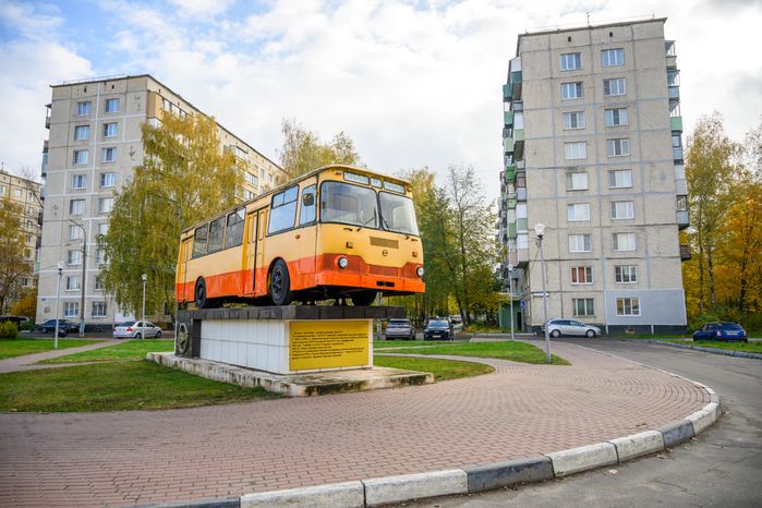 Памятник автобусу ЛиАЗ-677 «Ветеран дорог» в Ликино-Дулево