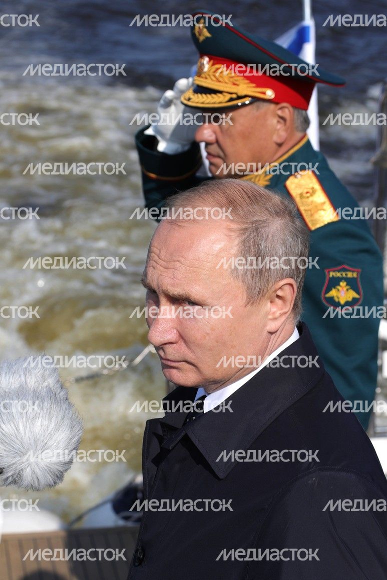 Губернатор Подмосковья присутствовал на главном военно-морском параде в честь Дня ВМФ Губернатор Подмосковья присутствовал на главном военно-морском параде в честь Дня ВМФ